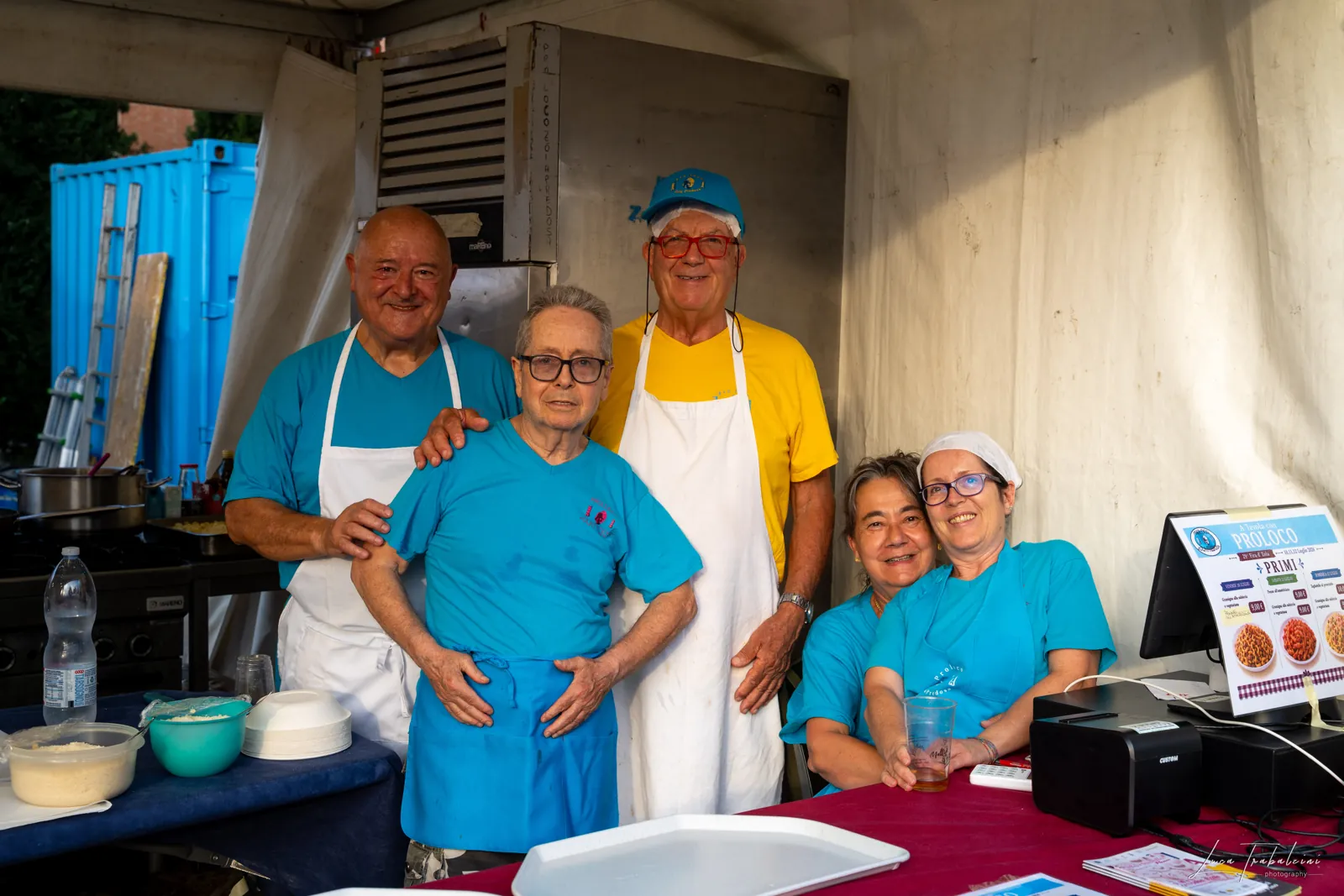 Volontari della Pro Loco alla Fira d'Zola 2026
